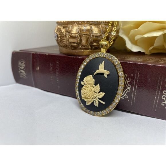 Valentine’s Gift Black Cream Wedding Anniversary Cameo Hummingbird Gold Crystal - Picture 4 of 9